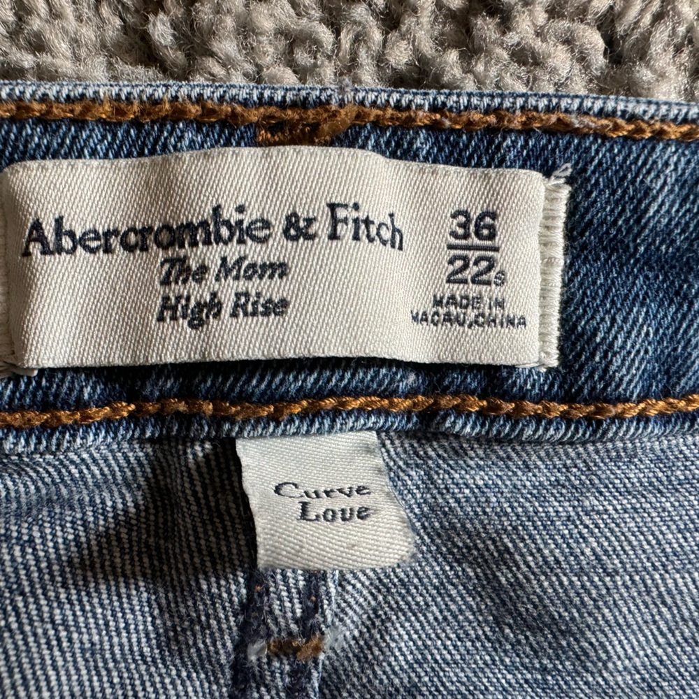 Abercrombie & Fitch Curve Love The Mom High Rise jeans-36/22 short
